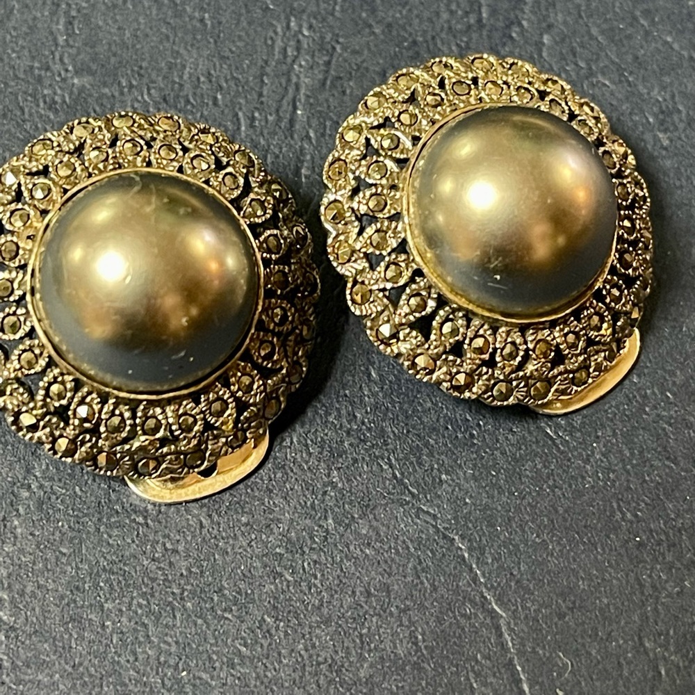Vtg 925 silver Marcasite filigree blue gray clip on earrings in very good cond.